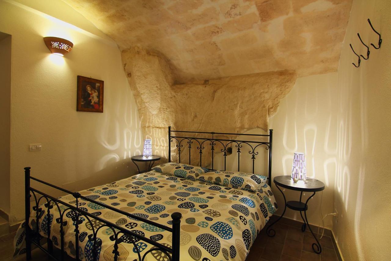 Ostello Dei Sassi - Rooms And Beds มาเตรา ภายนอก รูปภาพ